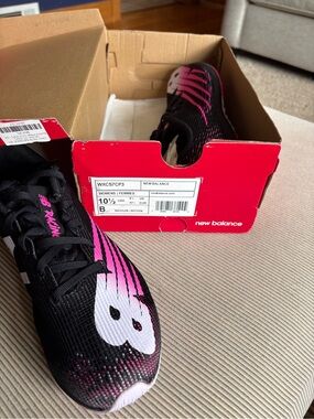 New Balance Women’s Black & Pink Gradient Racing Sneaker